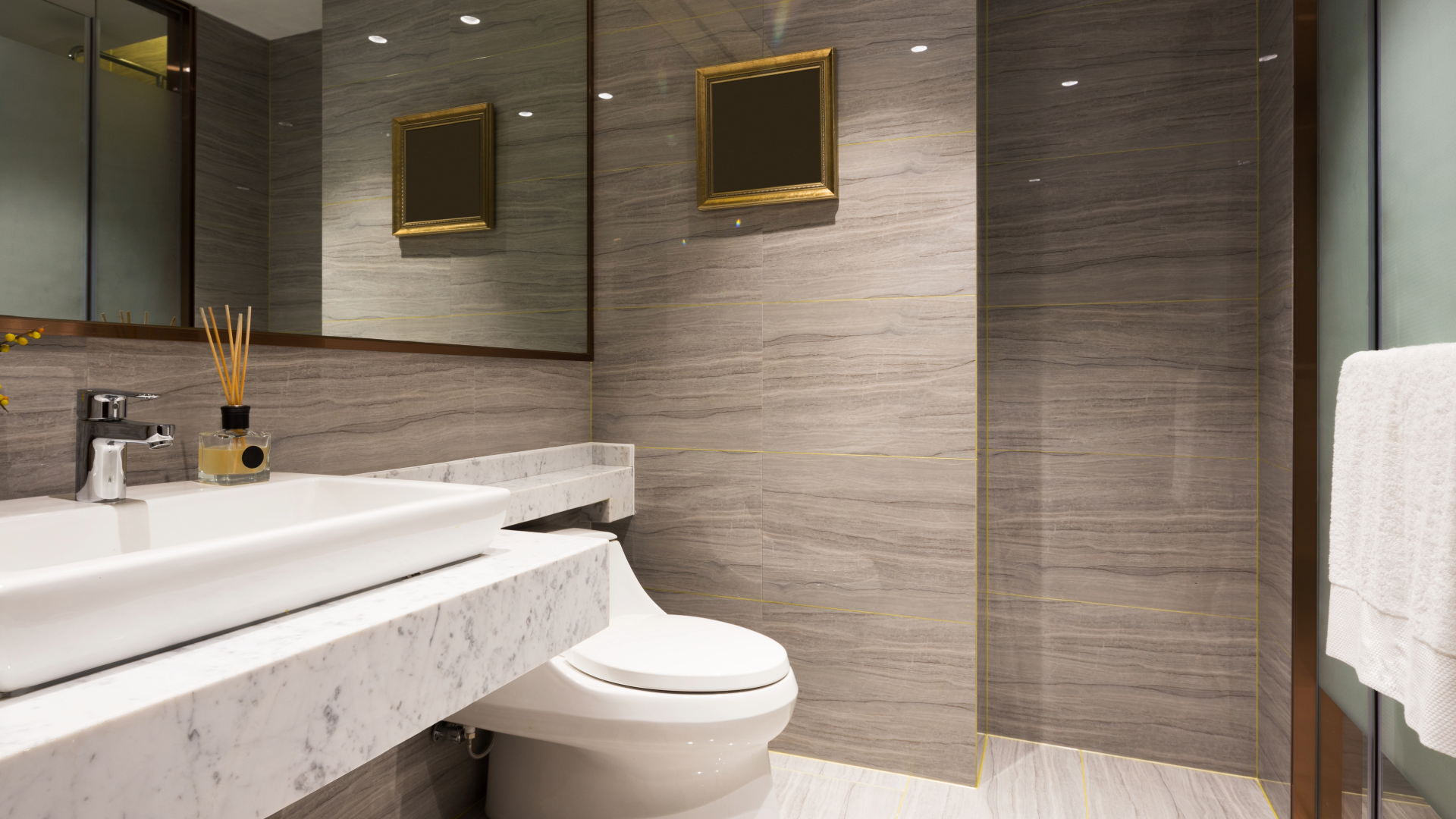 Spa-like luxury bathroom design in Florida